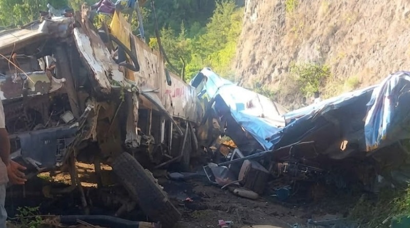 EN ETIOPÍA MUEREN 30 PERSONAS POR CAÍDA DE AUTOBÚS