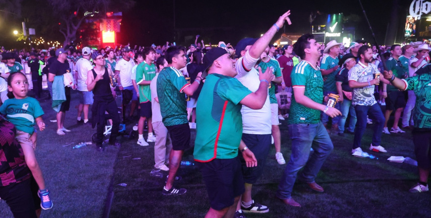 FESTEJAN TRIUNFO CON GENITALLICA