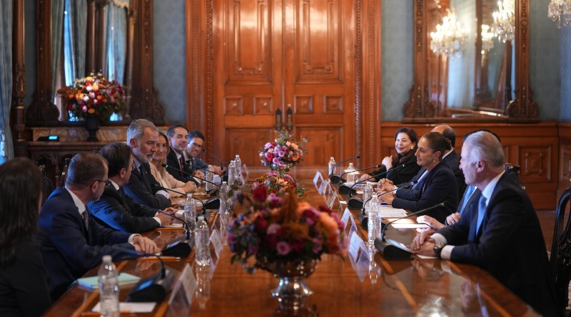 HACEN A UN LADO EL PERDÓN Y REACTIVAN LA RELACIÓN
