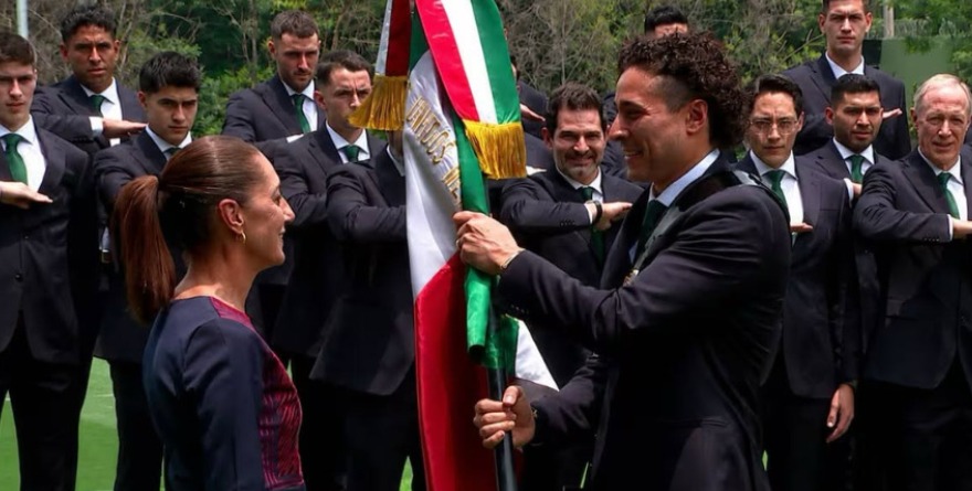 INICIA EL SUEÑO MUNDIALISTA: SHEINBAUM ABANDERA A LA SELECCIÓN