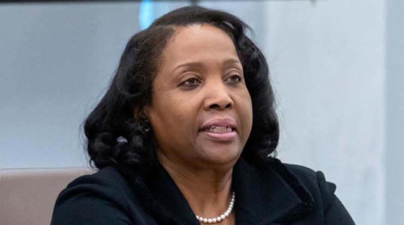 LISA COOK NO SERÁ DESPEDIDA POR TRUMP, FALLA CORTE SUPREMA