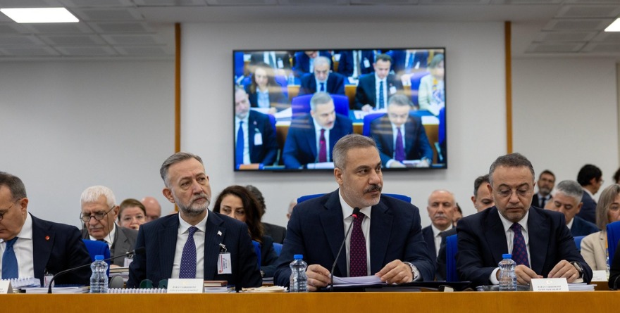 PIDE TURQUÍA A EU E IRÁN EL FIN DE LA ESCALADA
