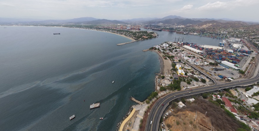 REPORTAN DERRAME DE HIDROCARBURO EN PUERTO DE COLIMA