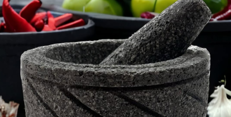¿SABES CÓMO CUIDAR EL METATE Y EL MOLCAJETE?