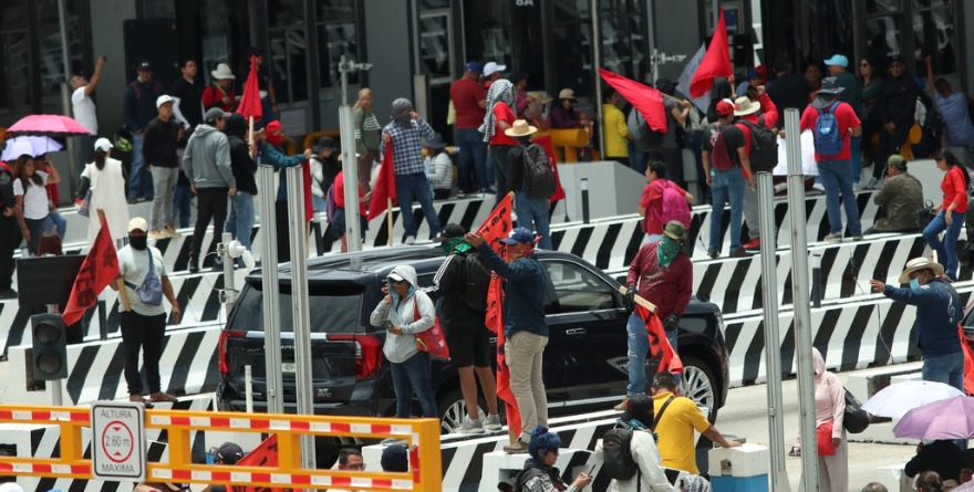 SE RETIRA CNTE DE CASETAS TRAS MESA EN SEGOB