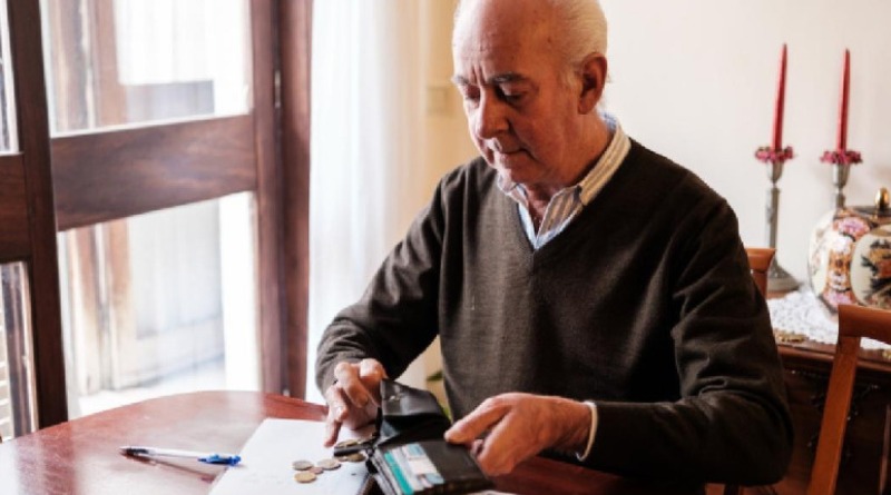 VAN MÁS RÁPIDO PENSIONADOS QUE ACTIVOS