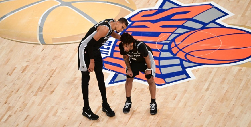 WEMBANYAMA FRENA RACHA DE LOS KNICKS