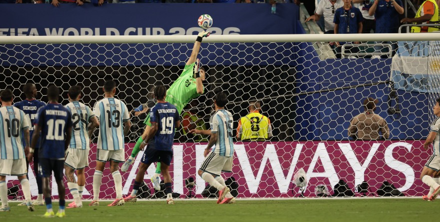 ARGENTINA VIERTE SANGRE EN INTENTO POR ELIMINAR AL HEROICO CABO VERDE