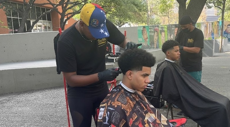 ARMAN ABRE PELUQUERÍA SOCIAL EN LA PLAZA