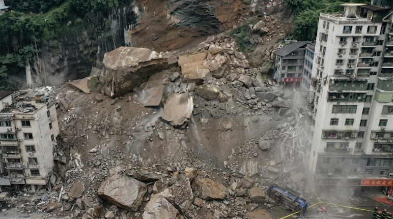 CHINA REPORTA 41 MUERTOS POR DESLIZAMIENTO