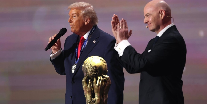 EL FUTBOL Y SU REFLEJO EN EL ESPEJO