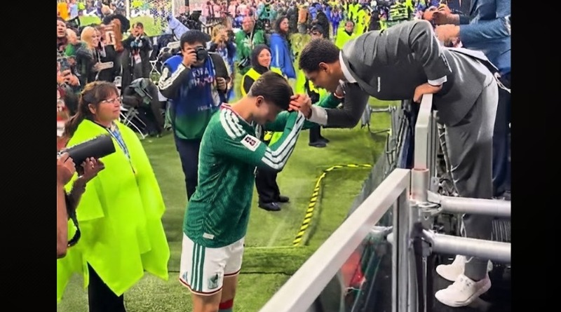 ELIMINACIÓN DE MÉXICO: ‘CHICHARITO’ CONSUELA A ‘HORMIGA’