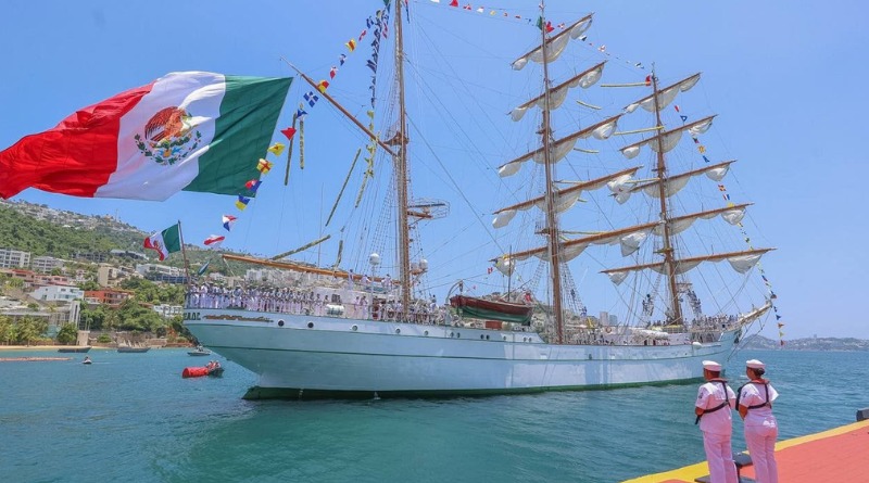 EVELYN SALGADO CIERRA DESPEDIDA AL BUQUE CUAUHTÉMOC