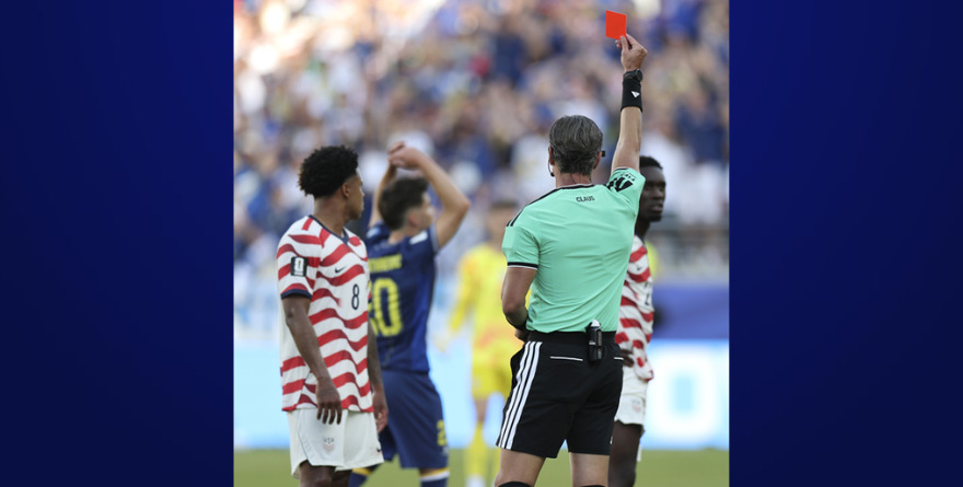 FOLARIN BALOGUN JUGARÁ CON AUTORIZACIÓN DE FIFA A PESAR DE EXPULSIÓN