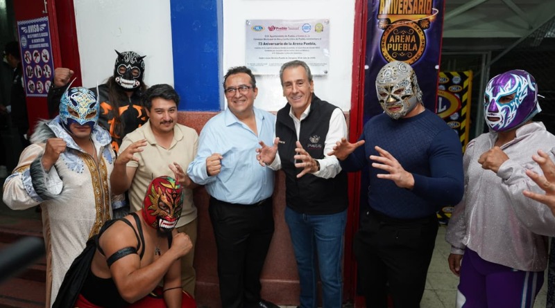 LA ARENA PUEBLA INAUGURÓ PLACA CONMEMORATIVA POR ANIVERSARIO