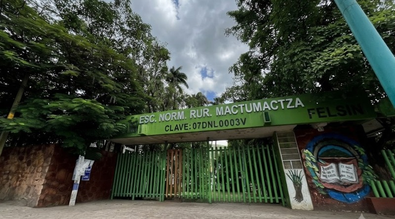 LA NORMAL DE CHIAPAS TORTURA CON NOVATADAS