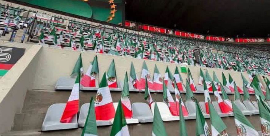 TAPIZAN CON BANDERAS DE MÉXICO LAS BUTACAS DEL ESTADIO CDMX
