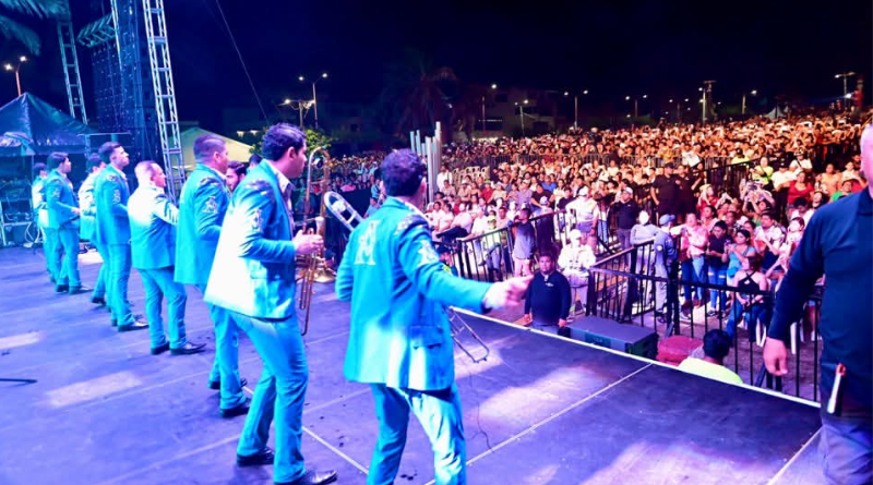 GRAN CIERRE FESTIVAL DEL MAR CON LA ARROLLADORA