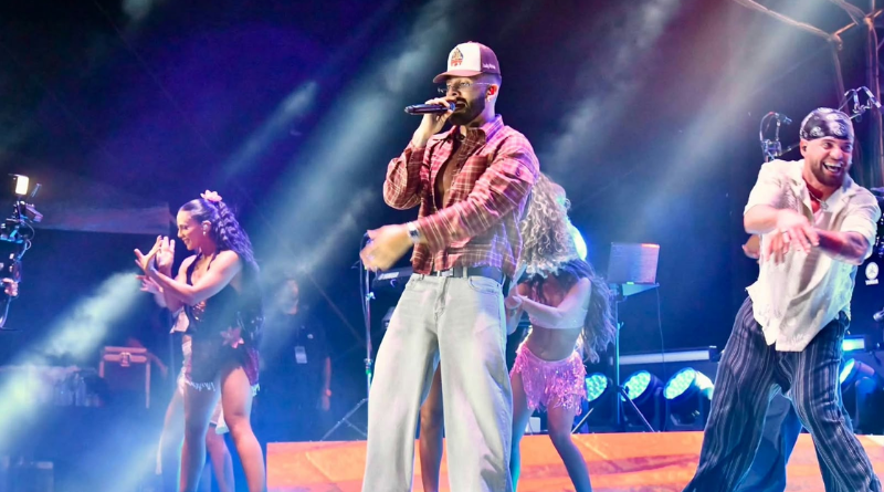 MANUEL TURIZO ENCIENDE LA PRIMERA NOCHE DEL FESTIVAL DEL MAR