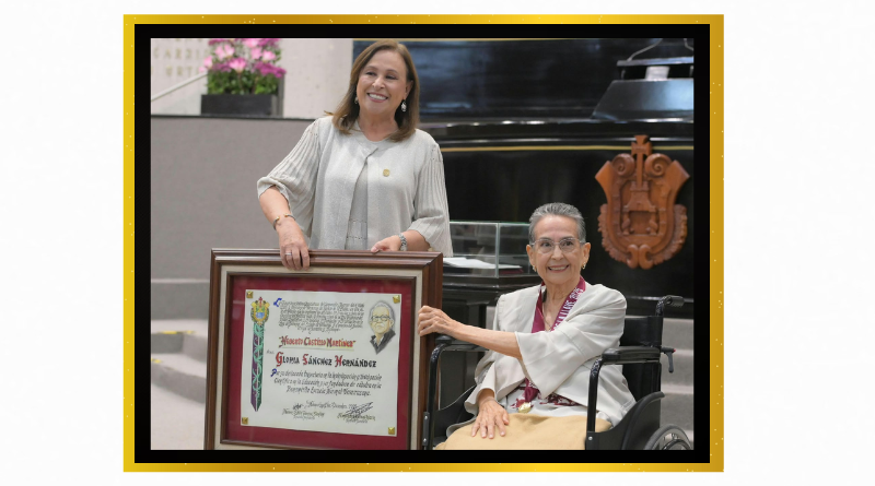 ENTREGAN LA MEDALLA HEBERTO CASTILLO A GLORIA SÁNCHEZ
