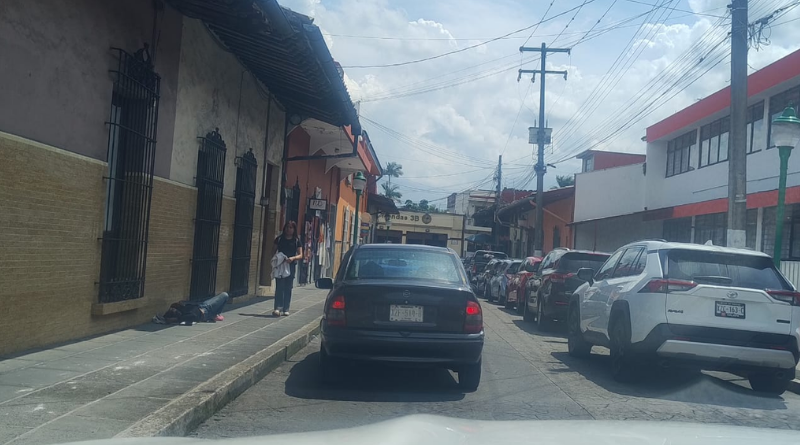 CIUDADANOS RECLAMAN ORDEN EN CALLES DE COATEPEC