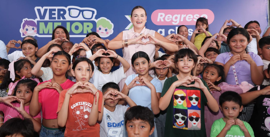 CECILIA PATRÓN ENTREGA 527 LENTES GRATUITOS EN MÉRIDA