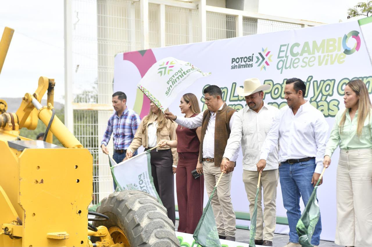 EL GOBERNADOR RICARDO GALLARDO LLEVA NUEVA UNIDAD DEPORTIVA, ALUMBRADO LED, APOYOS ESCOLARES Y GANADEROS A AHUALULCO