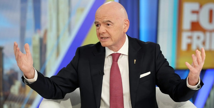 ACUSAN A INFANTINO DE EMPLEAR FONDOS DE LA UEFA PARA SU AMANTE