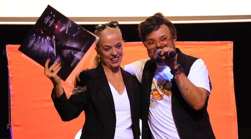 ALEKS SYNTEK SE DETIENE A REFLEXIONAR SOBRE SU CARRERA MUSICAL CINEMATOGRÁFICA
