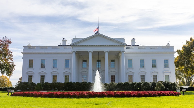AUTORIZAN LA PROSECUCIÓN DE LAS OBRAS DEL SALÓN DE TRUMP