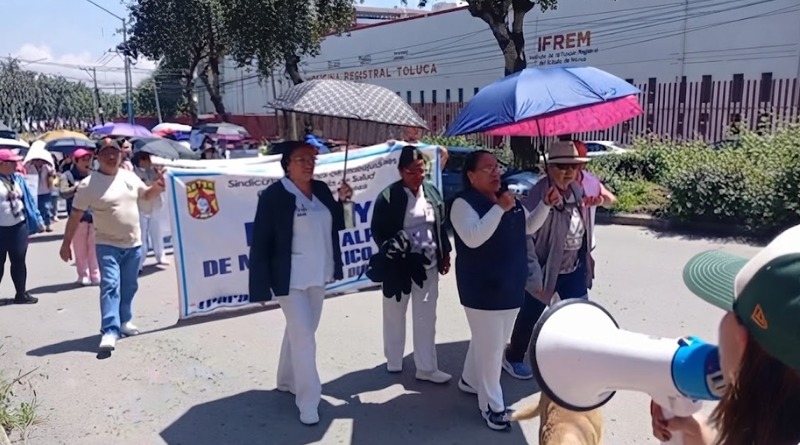 BLOQUEOS EN TOLUCA: RECLAMAN POR SUELDOS ATRASADOS EN HOSPITALES