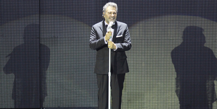 CON SUS CANCIONES MIJARES LOGRA LA CONQUISTA