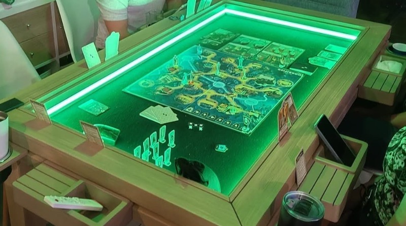 FABRICACIÓN ARTESANAL DE MESAS PARA JUEGOS POR TAPATÍOS
