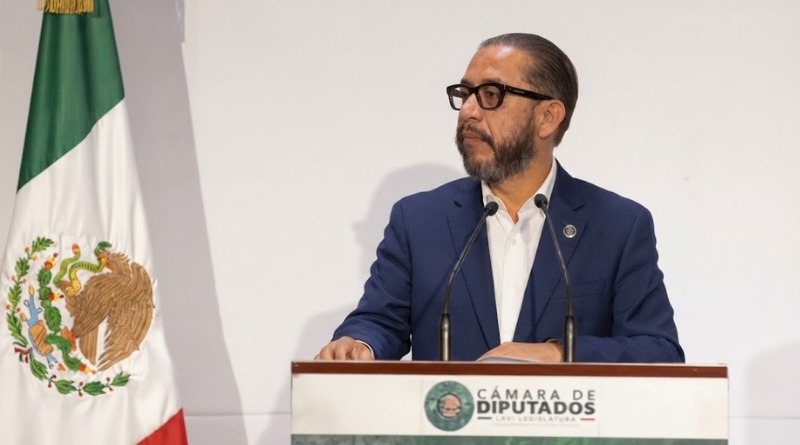 FLORES CONFIRMA ABANDONO DE LA SECCIÓN INSTRUCTORA