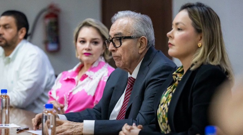 LA 4T LO DEJA SOLO
