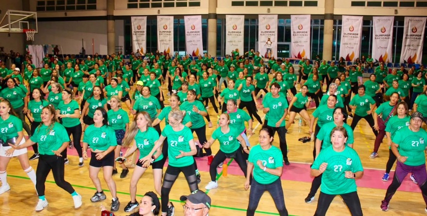 LA FENAPO VIBRA AL COMPÁS DE ZUMBA DURANTE EL DÍA DEL DEPORTISTA POTOSINO