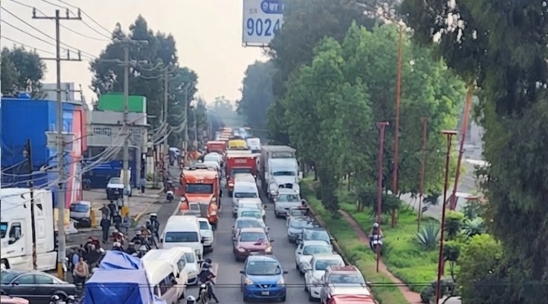 LA RUTA MÉXICO-PUEBLA BLOQUEADA POR TRANSPORTISTAS