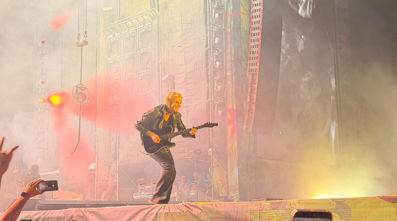 MÖTLEY CRÜE CAUTIVA EN LA FENAPO