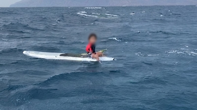 PESCADORES LOGRAN RESCATAR A NIÑA EN ALTAMAR DE LA PAZ, BCS
