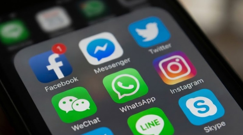 PROHIBICIÓN DE REDES SOCIALES A MENORES DE 15 AÑOS SE FRENA EN FRANCIA