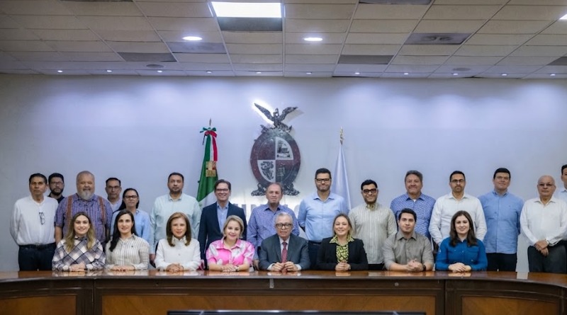 ROCHA CONVOCA A GABINETE TRAS RETOMAR SU GUBERNATURA