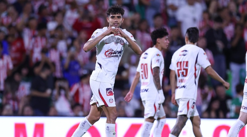 TRIUNFO AJUSTADO DE CHIVAS SOBRE SANTOS DESDE EL PUNTO PENAL