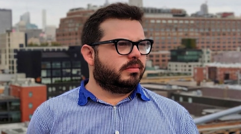 VÍCTOR SANTANA NIEGA SER MARX Y AFERRARSE A UNA SILLA