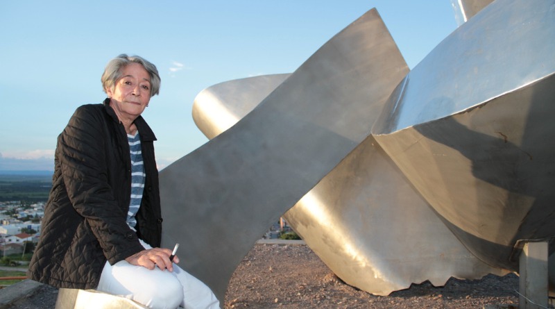 VOLVIENDO SU ARTE HACIA LOS ORÍGENES