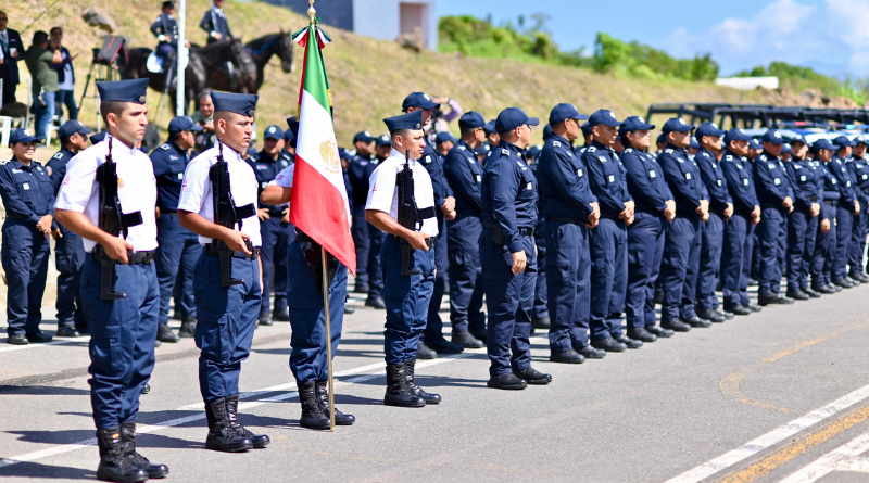 SE GRADÚAN NUEVOS ELEMENTOS POLICIALES
