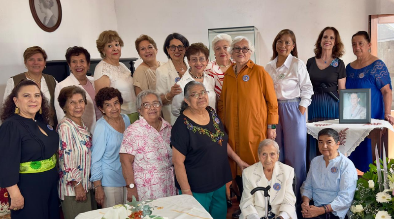 BORDADO QUE MANTIENE VIVA UNA TRADICIÓN