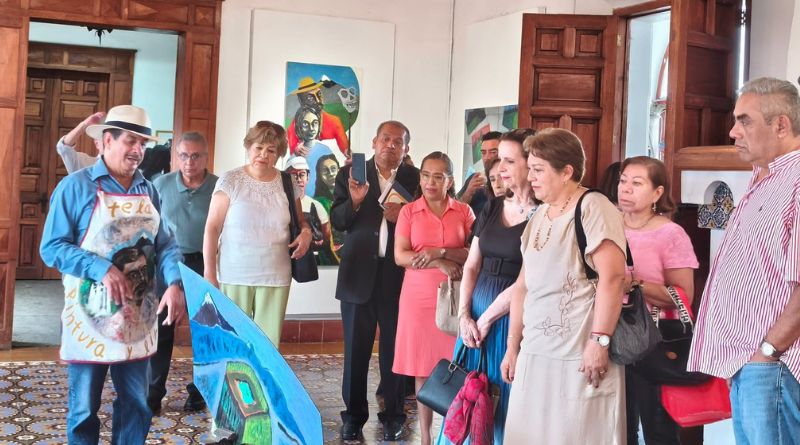 GUSTAVO OLIVARES EXPONE EN COATEPEC
