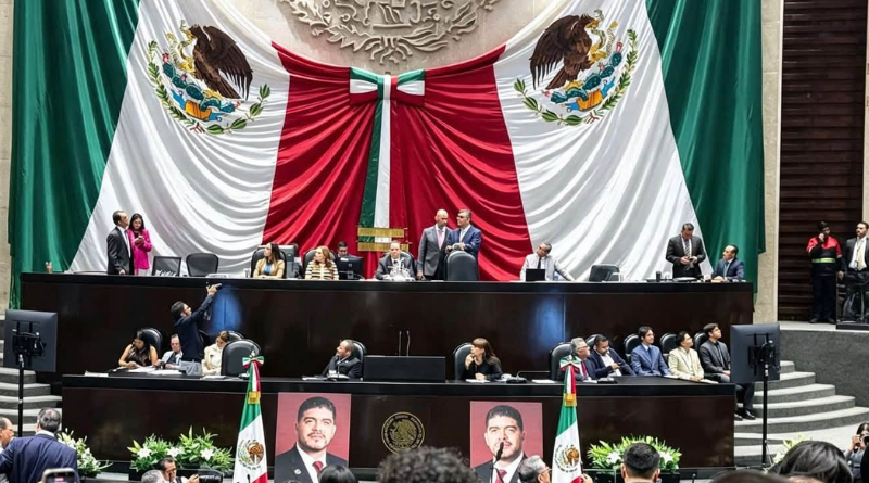 DIPUTADOS RINDEN HOMENAJE A ZENYAZEN ESCOBAR