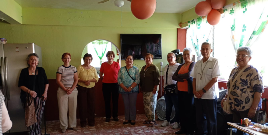 JUBILADOS COMPARTIENDO AMOR CON LOS ABUELOS