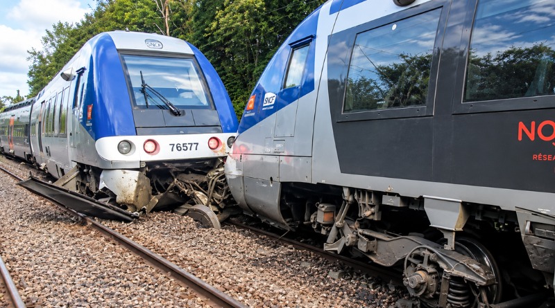 ACCIDENTE DE TREN EN FRANCIA DESCARRILA Y DEJA 44 HERIDOS